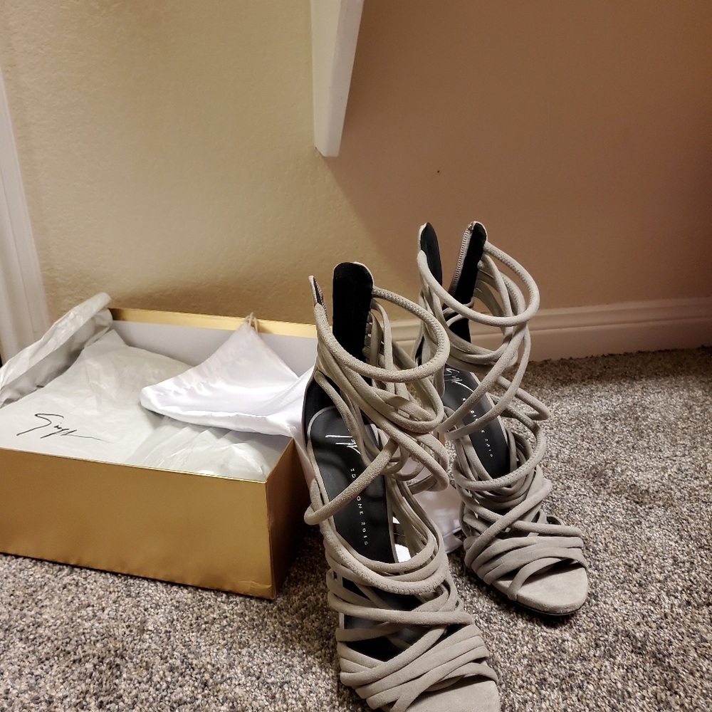 Shoes - Picture 14 of 16